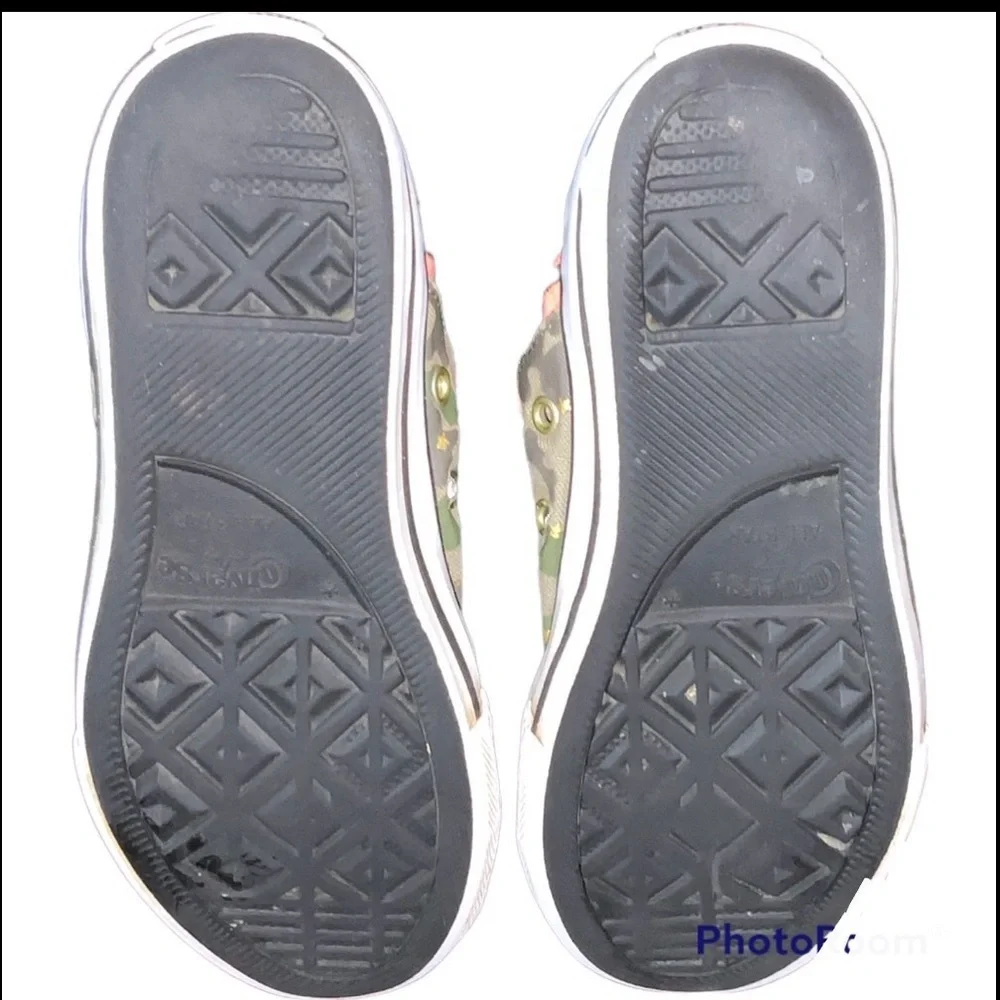 Converse girls camo